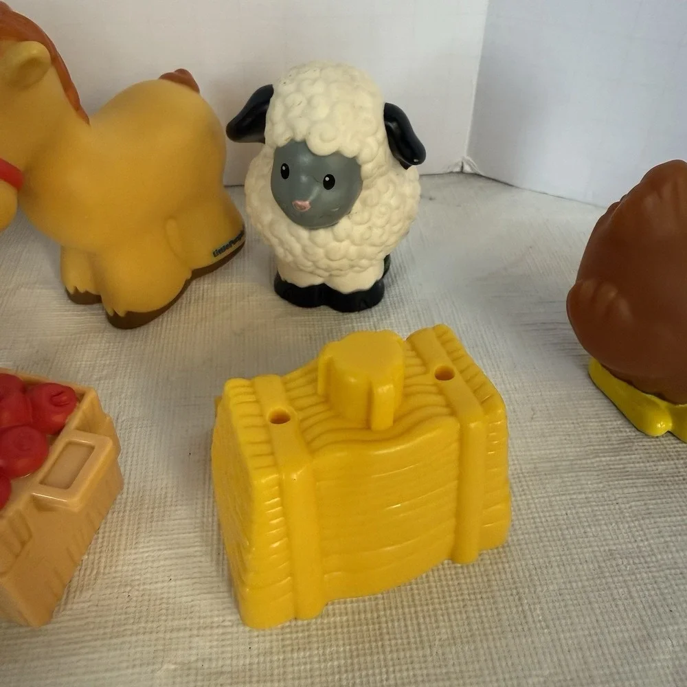 Fisher Price Little People Lot Of 9 KJ925 ANIMALS SOUNDS FARM Figures Apples Hay